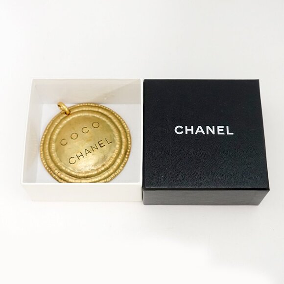 CHANEL COCO Huge Medallion Pendant Top Charm Gold Tone 94A Auth - Picture 1 of 4